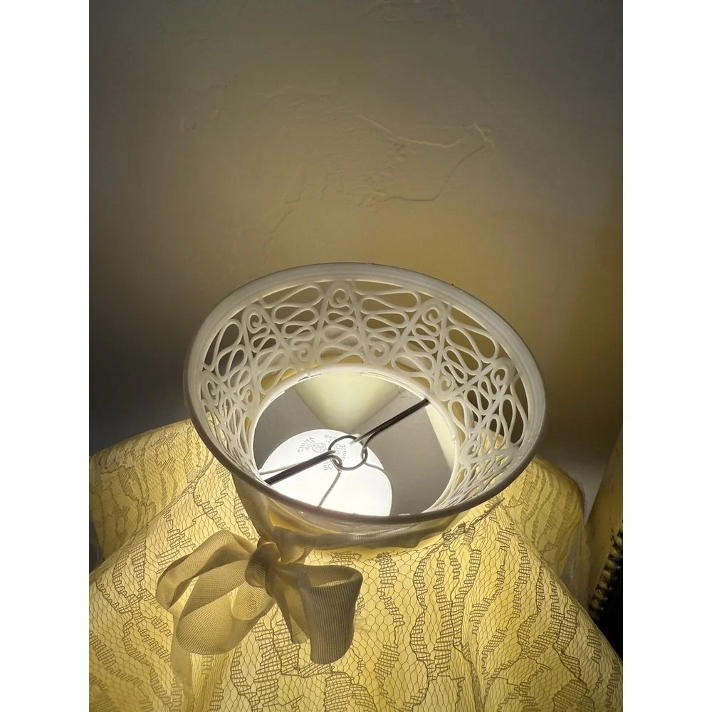 Vintage Table Lamp Pair Boudoir Hobnail White Lace Bedroom 1950s Cottagecore 17